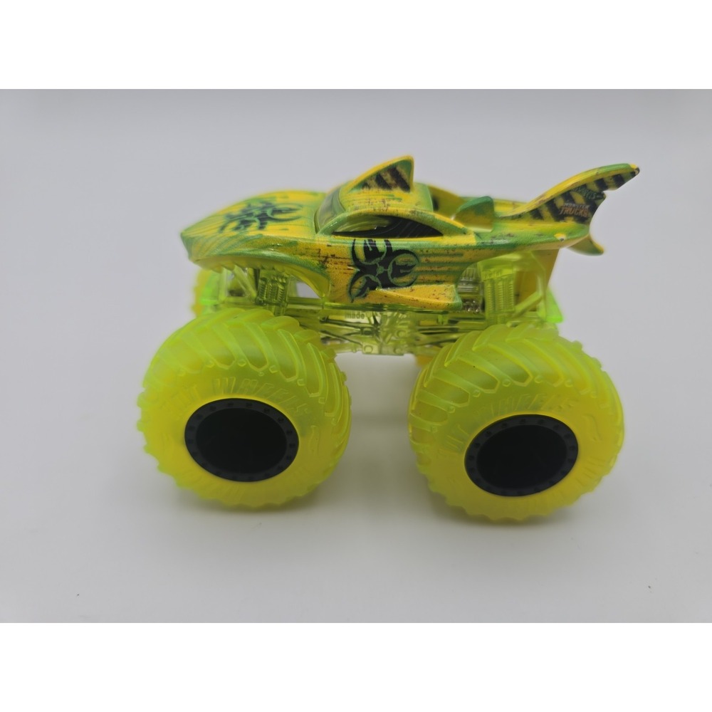 Hot Wheels Monster Jam Monster Trucks Shark Wreak Super Fueled Neon